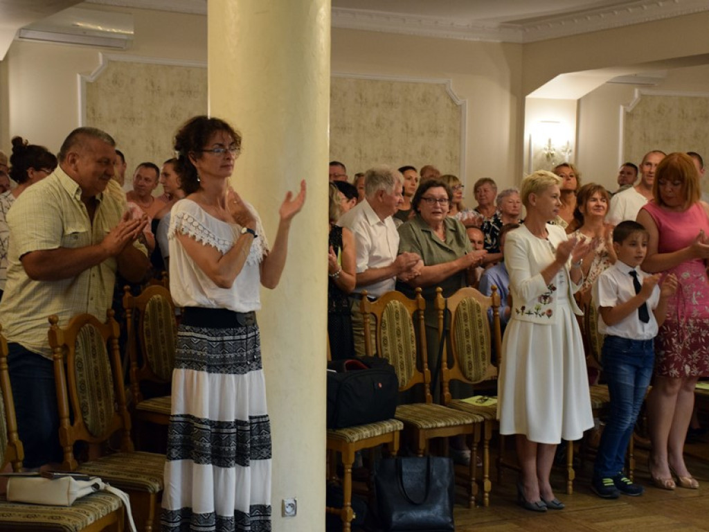 Brawa na stojąco po koncercie muzyki barokowej w Bądzowie