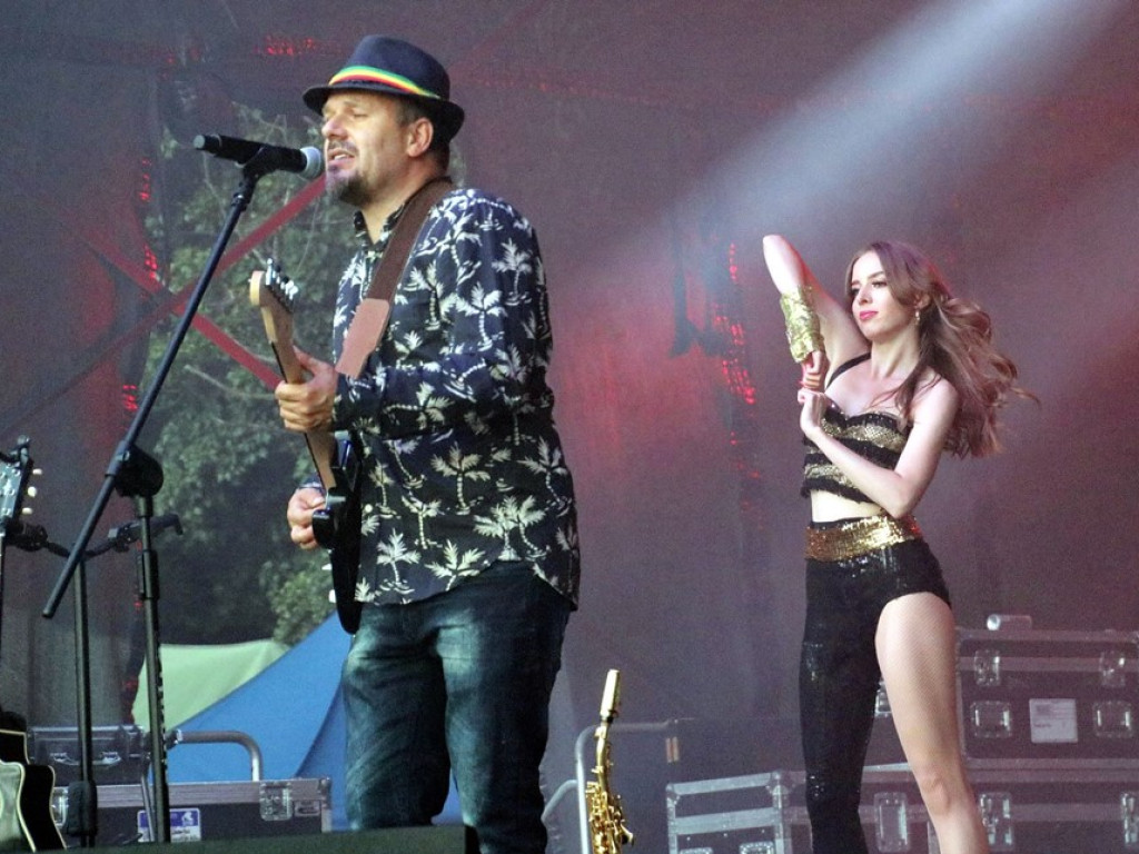 Sylwia Grzeszczak utknęła w korku. Policja musiała eskortować gwiazdę pod samą scenę