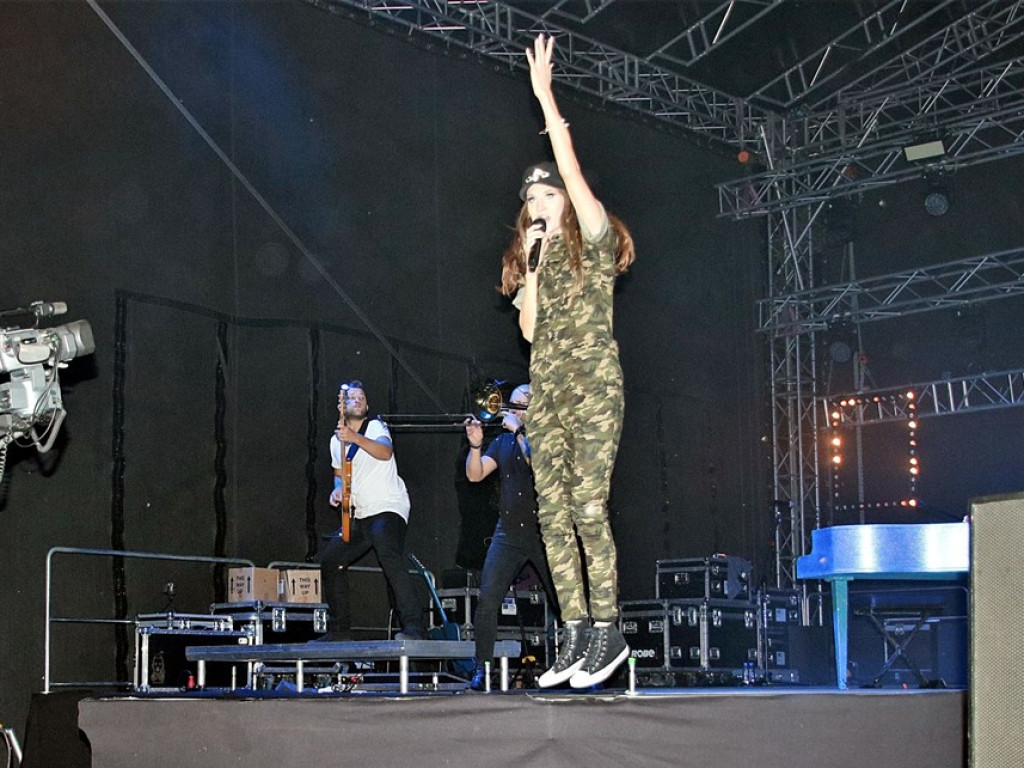 Sylwia Grzeszczak utknęła w korku. Policja musiała eskortować gwiazdę pod samą scenę