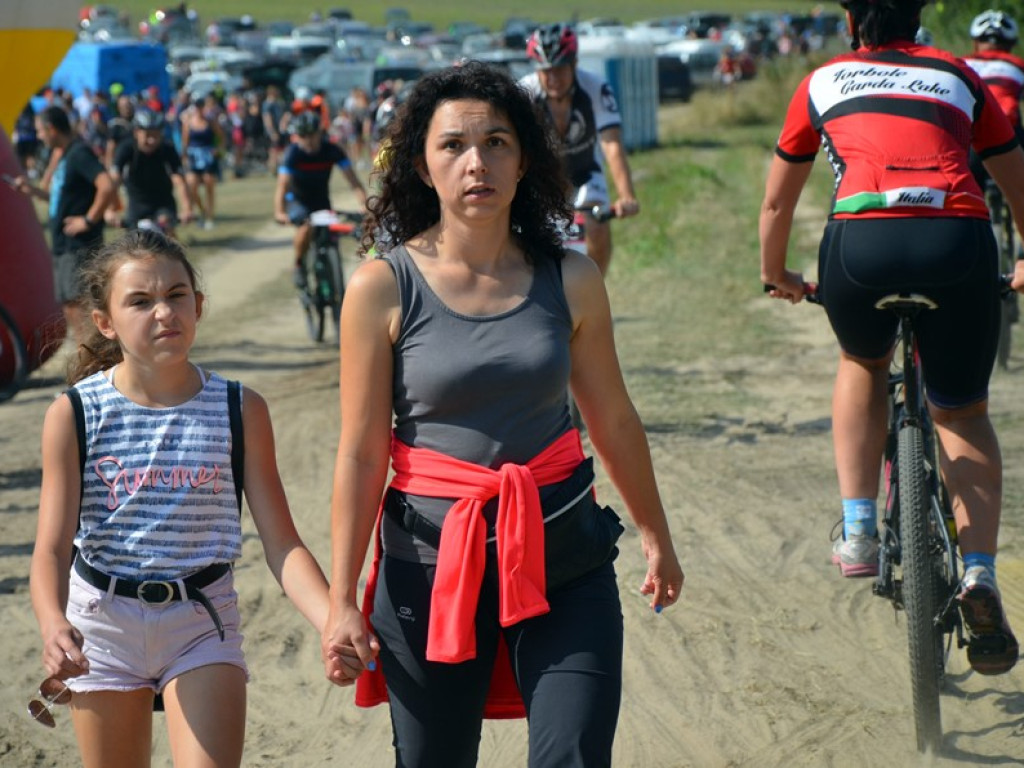Najpierw w trasę na rowerach, potem na kromkę chleba ze smalcem. Świetna zabawa w Obiszowie