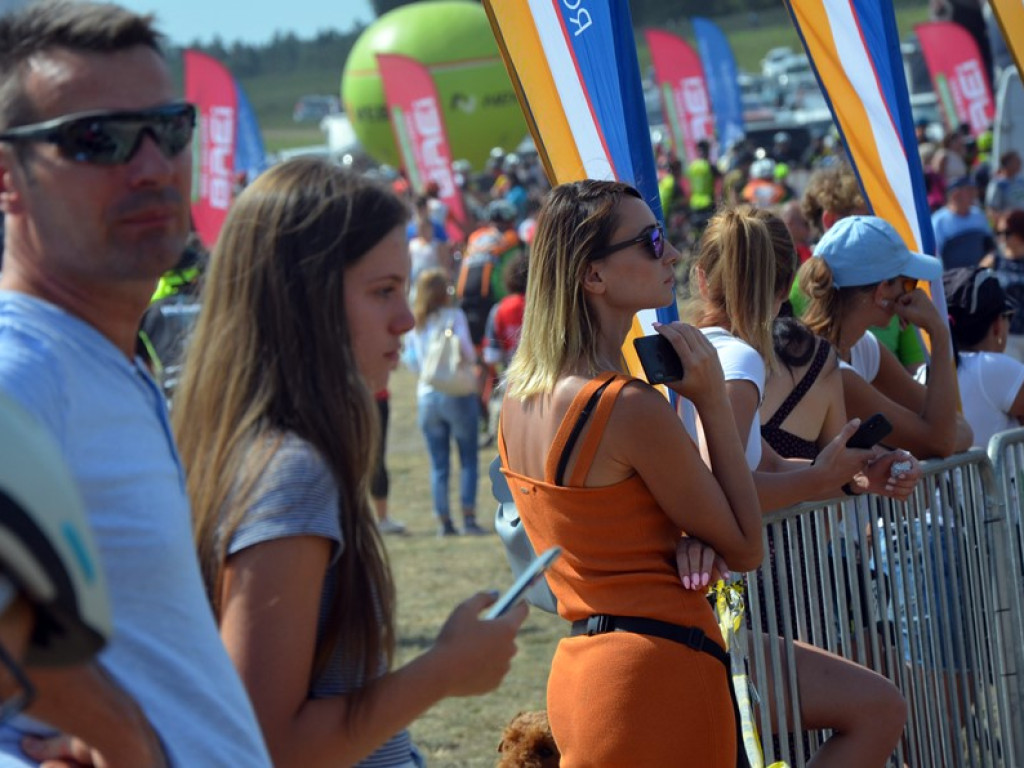 Najpierw w trasę na rowerach, potem na kromkę chleba ze smalcem. Świetna zabawa w Obiszowie