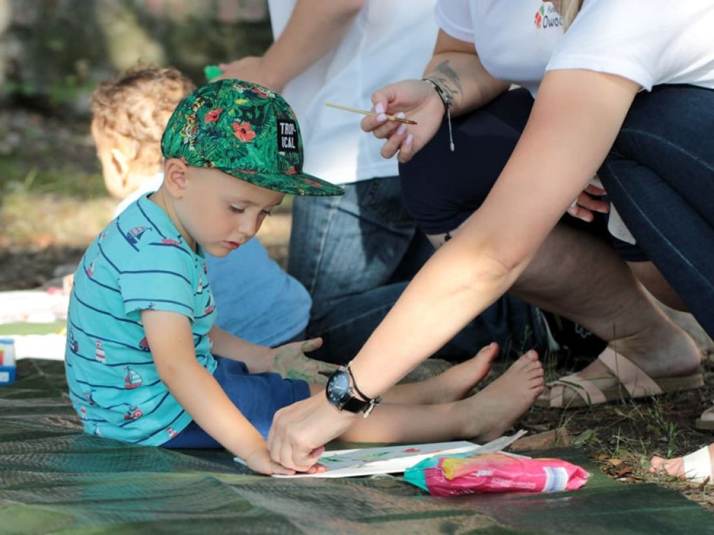 Malarski plener w miejskiej fosie. Dzieła zostaną zlicytowane a dochód trafi na leczenie Ani