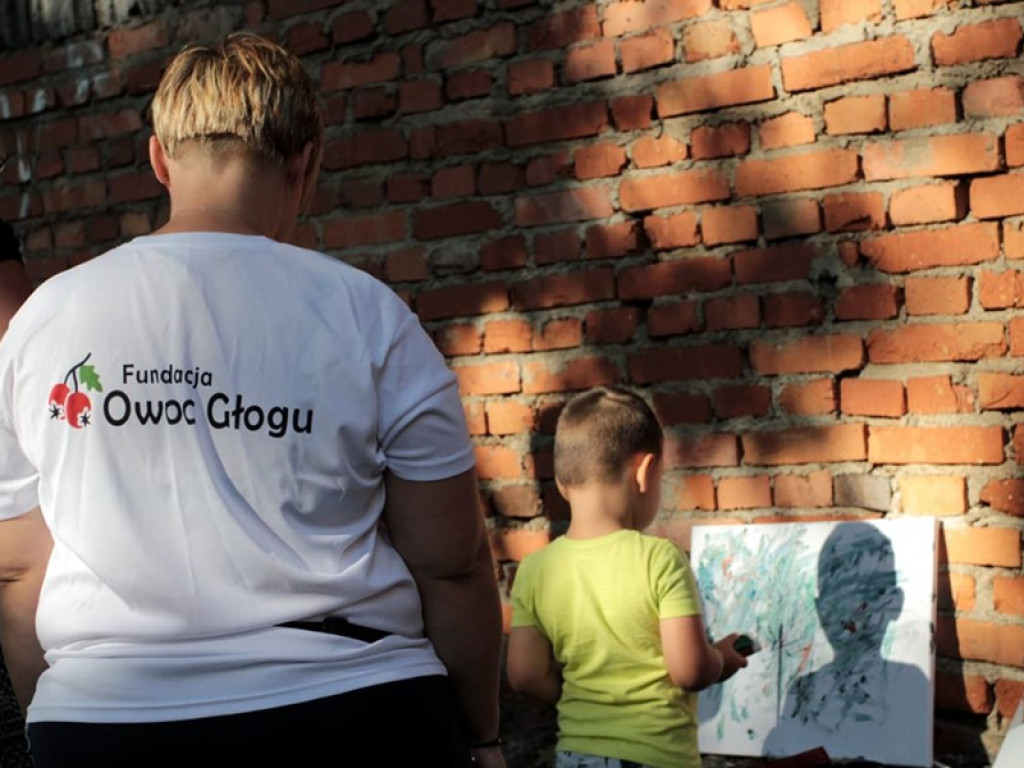 Malarski plener w miejskiej fosie. Dzieła zostaną zlicytowane a dochód trafi na leczenie Ani