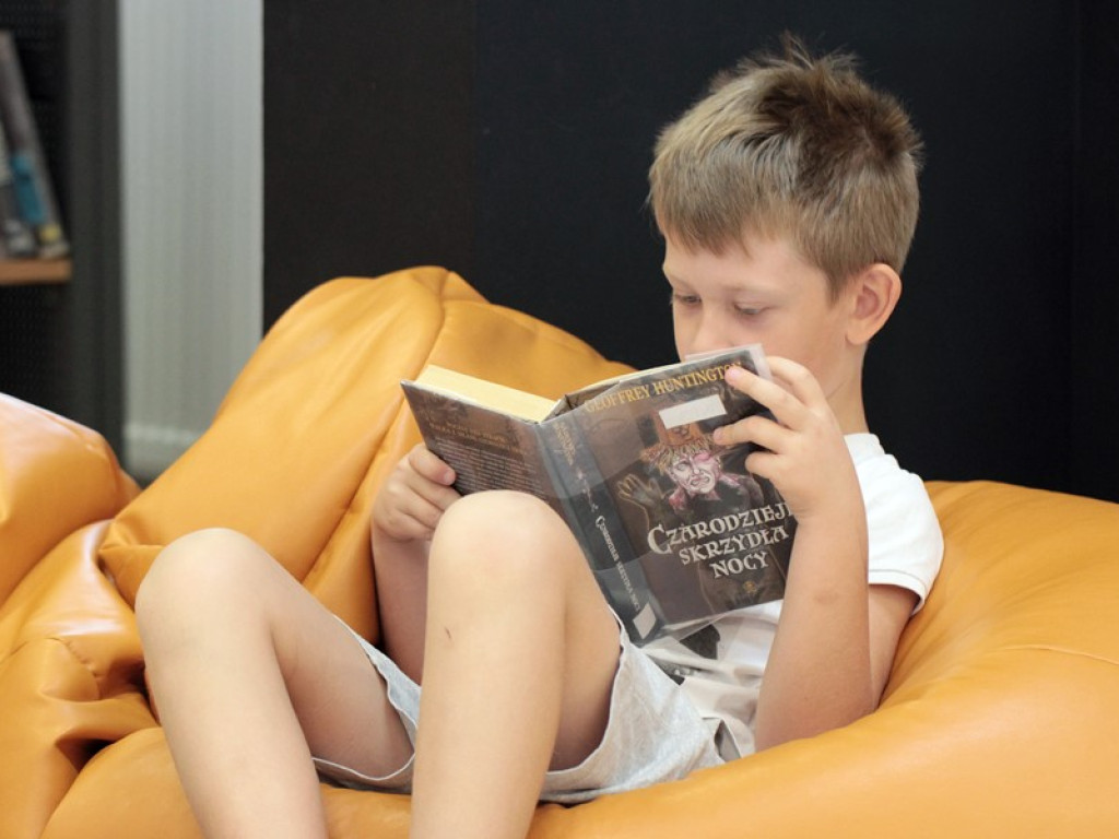 Pierwszy tydzień letniej akcji w bibliotece za nami. Na dzieci czekało wiele atrakcji