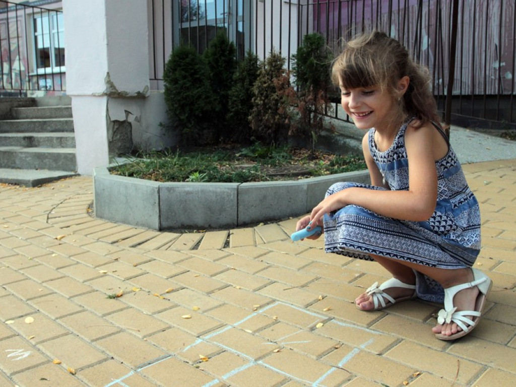Pierwszy tydzień letniej akcji w bibliotece za nami. Na dzieci czekało wiele atrakcji