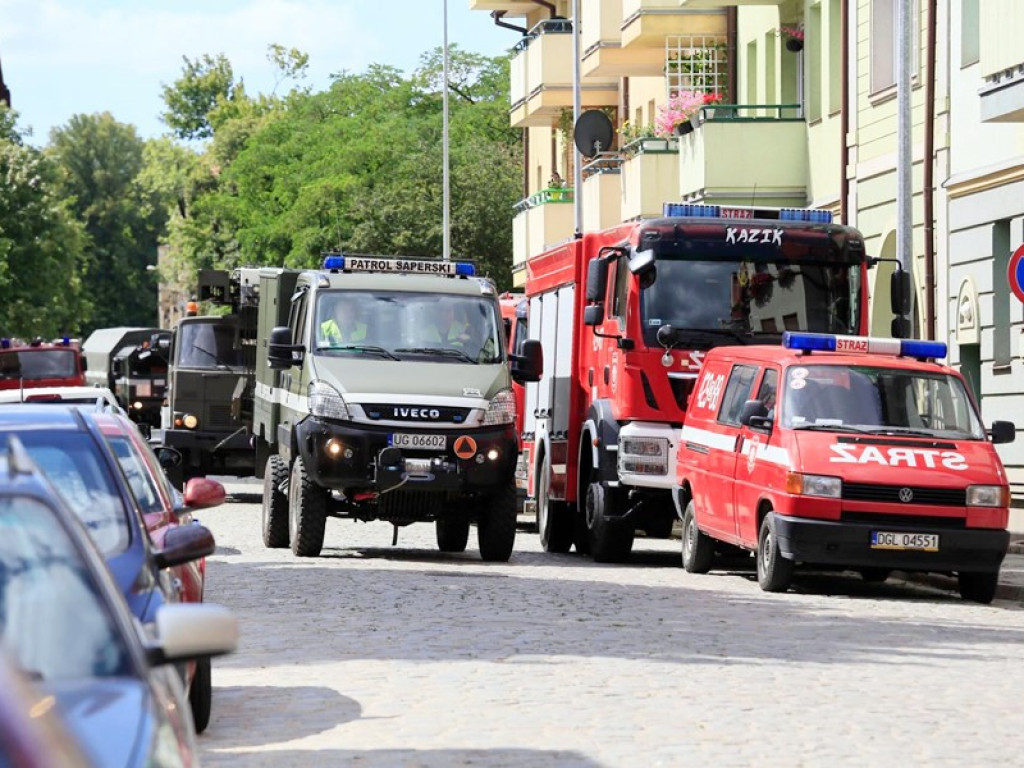 Saperzy wydobyli bombę lotniczą z Odry! Podczas akcji Głogów stanął w korkach
