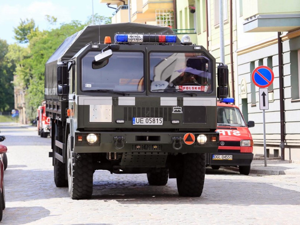 Saperzy wydobyli bombę lotniczą z Odry! Podczas akcji Głogów stanął w korkach