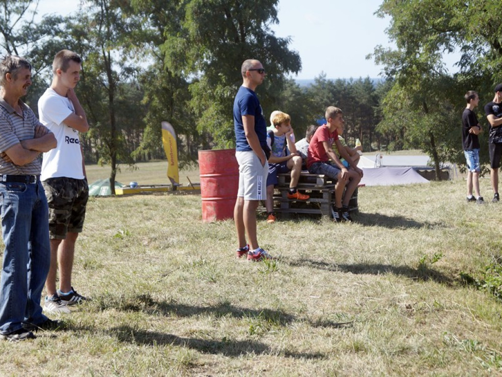 Motocrossowy piknik w Gaworzycach. Na tor wyjechała setka zawodników
