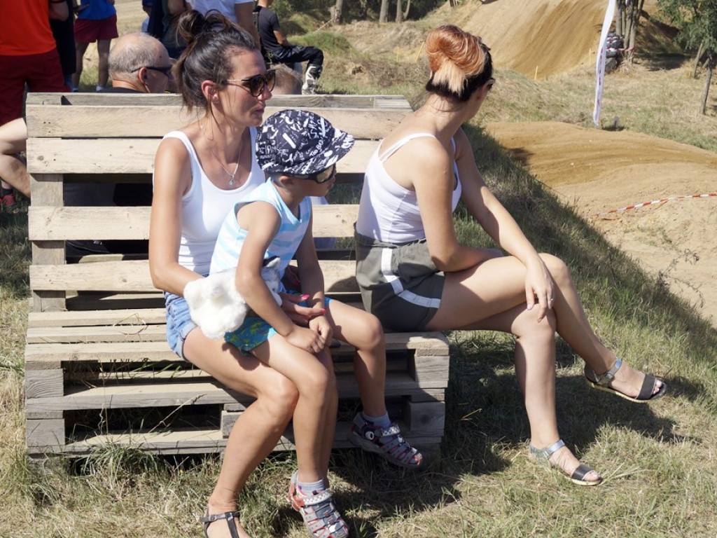 Motocrossowy piknik w Gaworzycach. Na tor wyjechała setka zawodników
