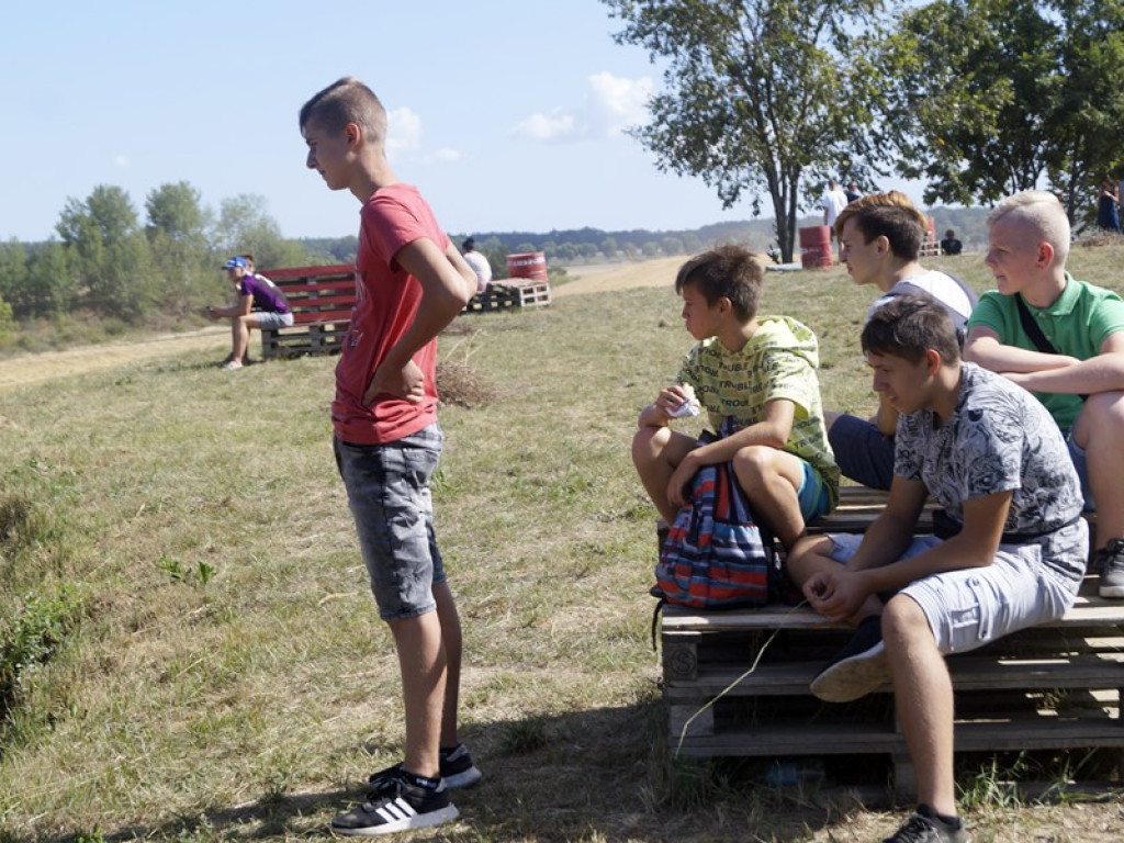 Motocrossowy piknik w Gaworzycach. Na tor wyjechała setka zawodników
