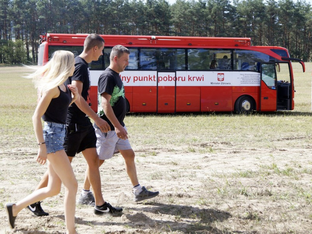 Motocrossowy piknik w Gaworzycach. Na tor wyjechała setka zawodników