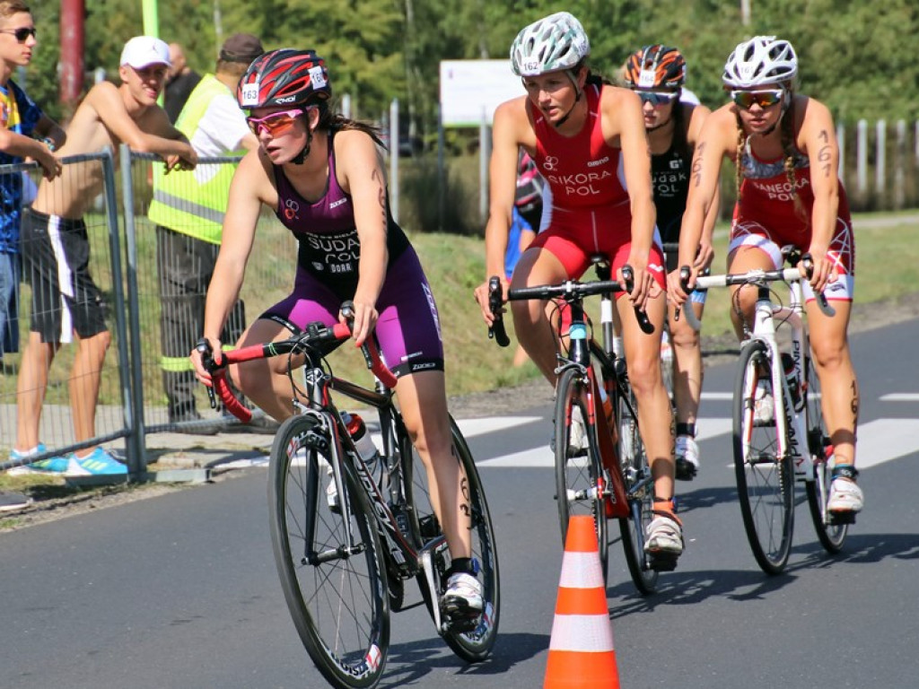 Zmagania w triathlonie zakończone, żeglarstwo na półmetku