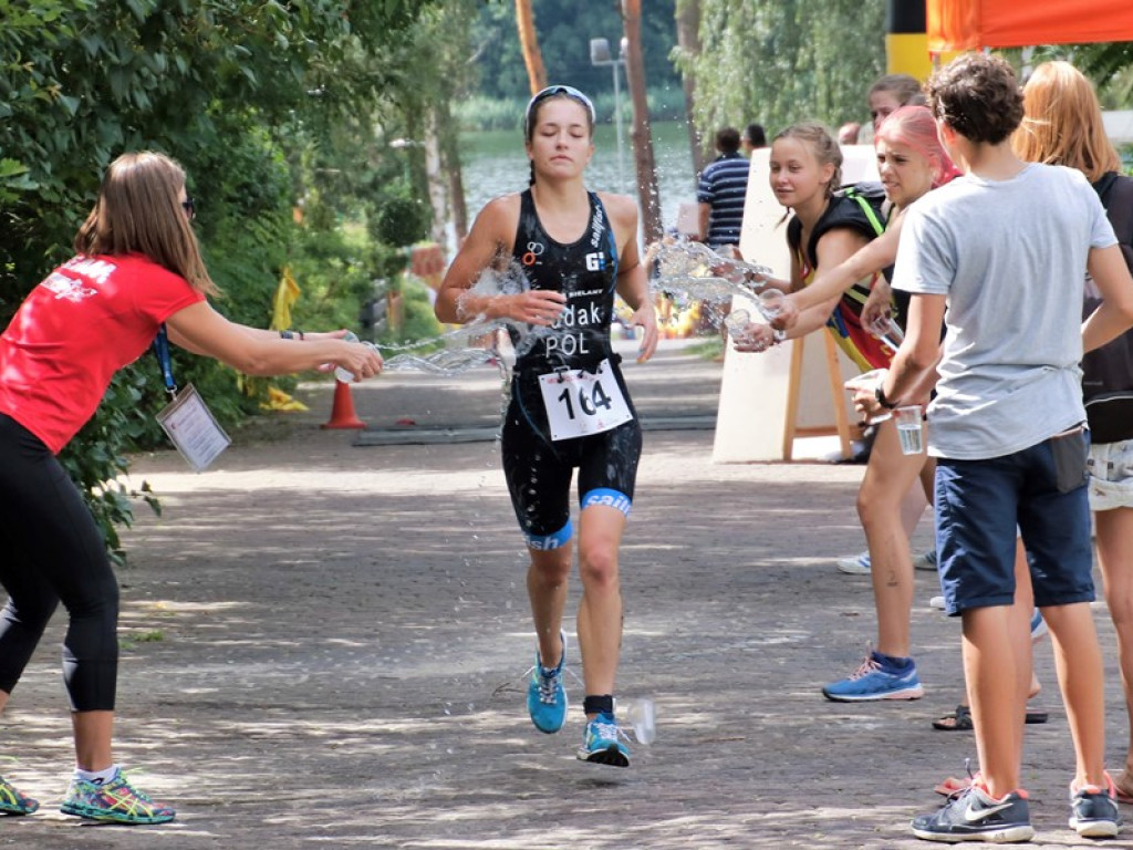 Zmagania w triathlonie zakończone, żeglarstwo na półmetku