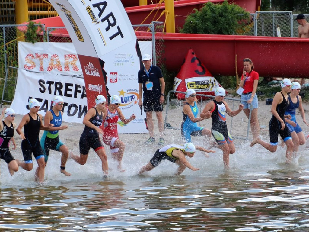 Zmagania w triathlonie zakończone, żeglarstwo na półmetku