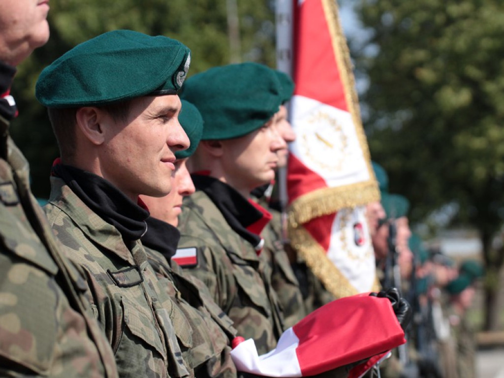 Defilada z okazji Święta Wojska Polskiego. Były awanse, odznaczenia i nagrody