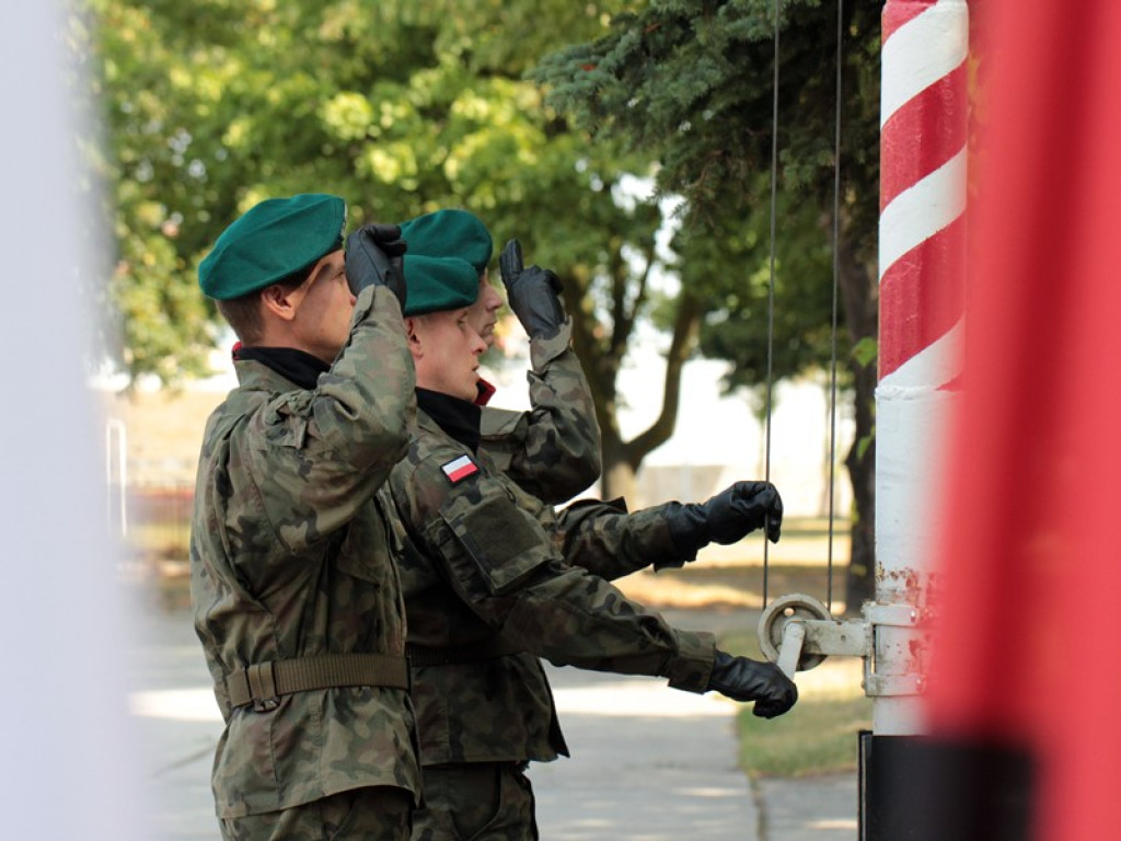 Defilada z okazji Święta Wojska Polskiego. Były awanse, odznaczenia i nagrody