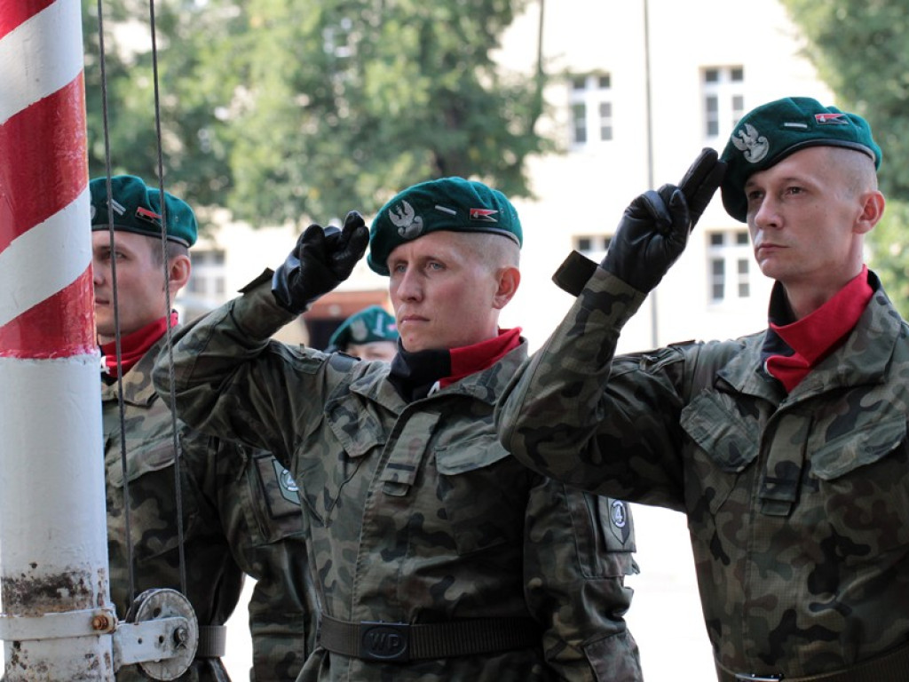 Defilada z okazji Święta Wojska Polskiego. Były awanse, odznaczenia i nagrody