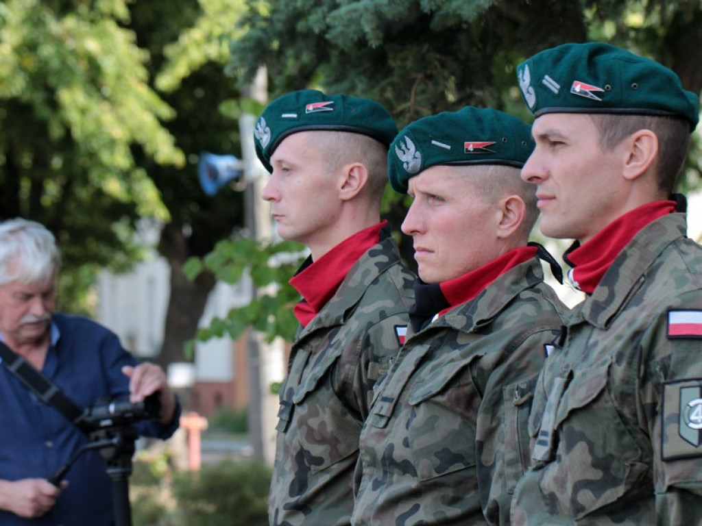 Defilada z okazji Święta Wojska Polskiego. Były awanse, odznaczenia i nagrody