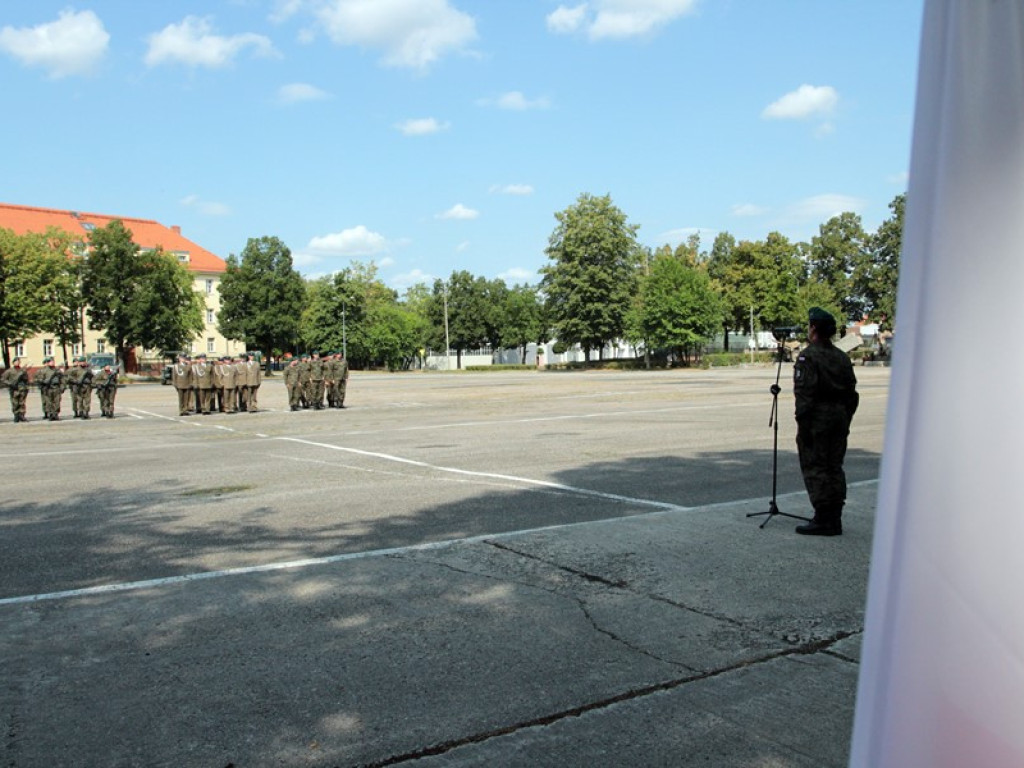 Defilada z okazji Święta Wojska Polskiego. Były awanse, odznaczenia i nagrody