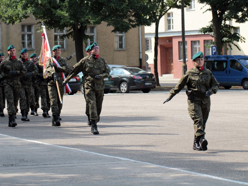 Defilada z okazji Święta Wojska Polskiego. Były awanse, odznaczenia i nagrody