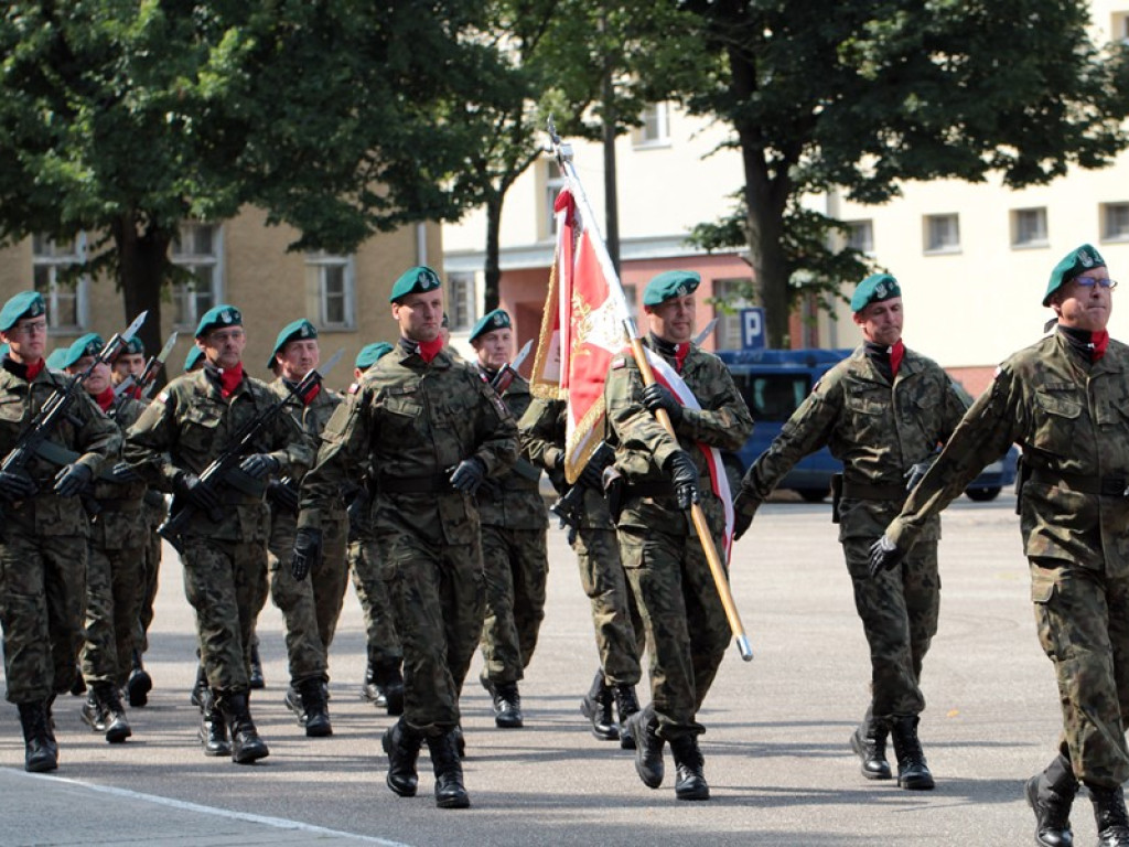 Defilada z okazji Święta Wojska Polskiego. Były awanse, odznaczenia i nagrody