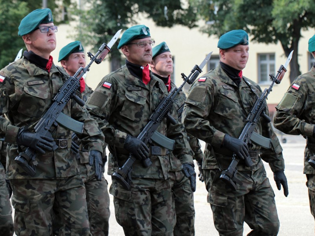 Defilada z okazji Święta Wojska Polskiego. Były awanse, odznaczenia i nagrody