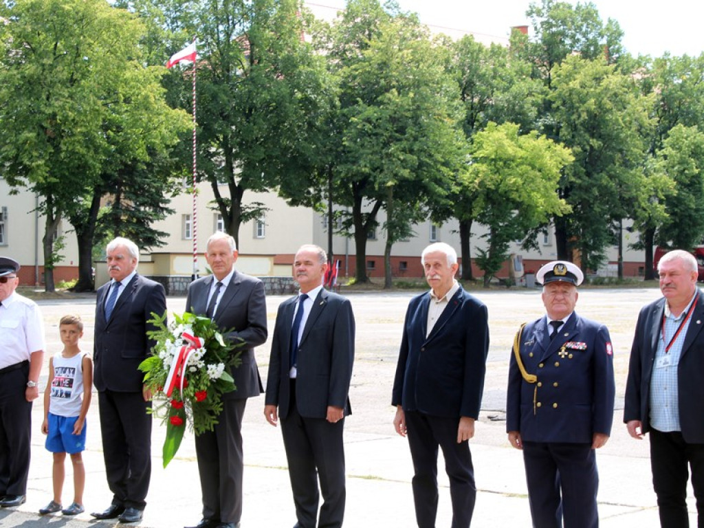 Święto Wojska Polskiego przy głogowskich pomnikach. Złożyli wieńce i kwiaty