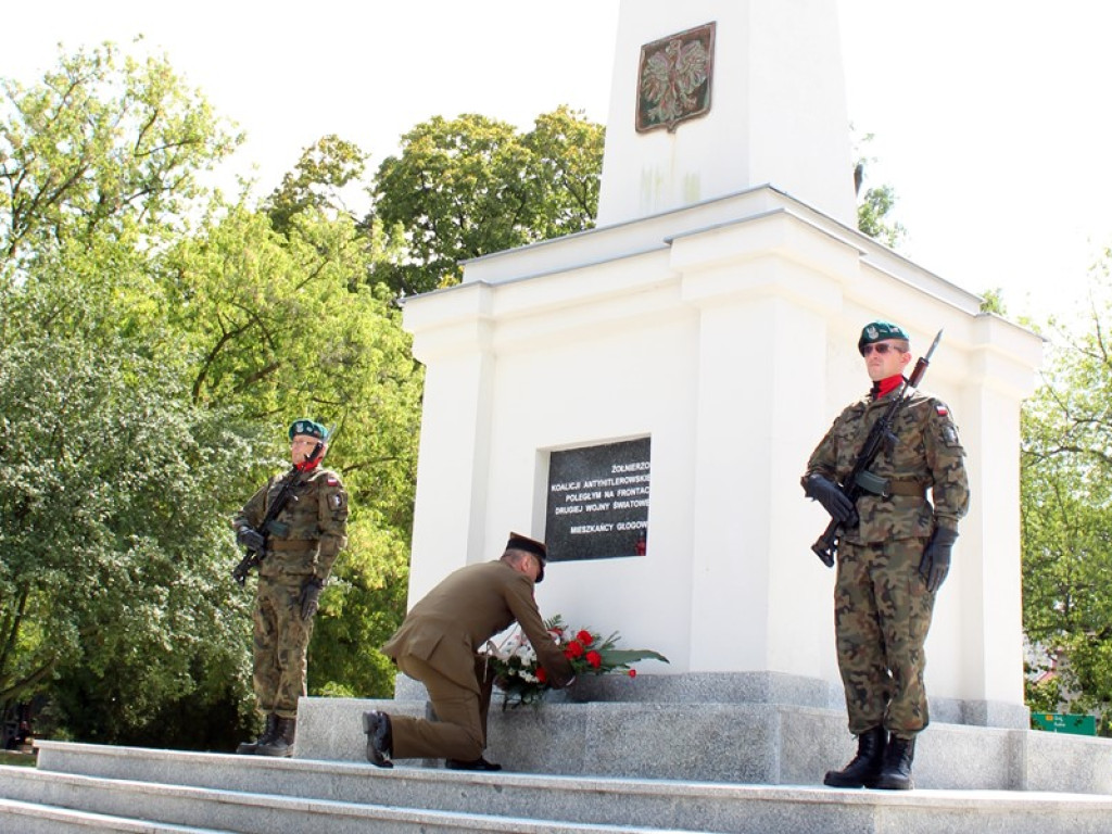 Święto Wojska Polskiego przy głogowskich pomnikach. Złożyli wieńce i kwiaty