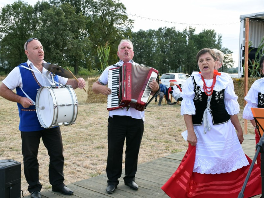 Nowa rada sołecka i sołtys zorganizowały uroczystość dla wsi oraz okolic