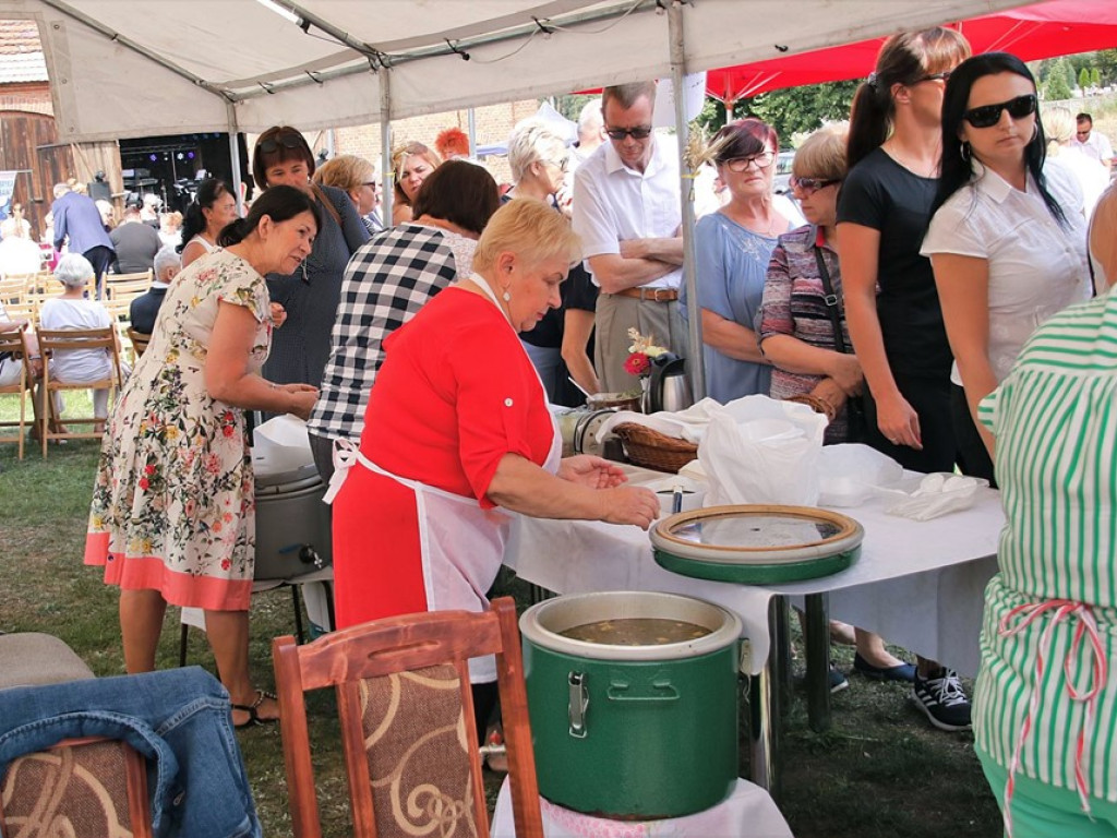 Parafialny festyn w Ciosańcu. Mieszkańcy dziękowali za udane plony