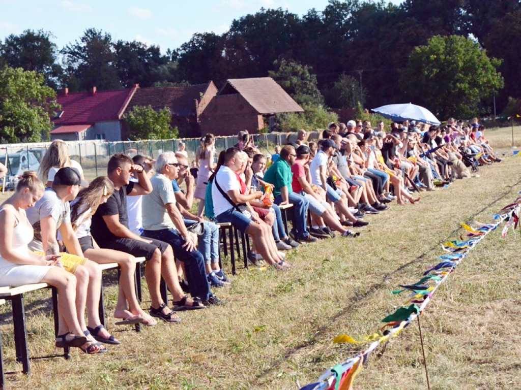 Gwardia Białołęka przegrała u siebie z Zametem Przemków jedną bramką. Na trybunach tłumy