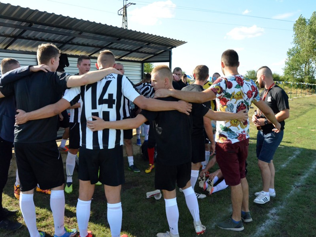 Gwardia Białołęka przegrała u siebie z Zametem Przemków jedną bramką. Na trybunach tłumy