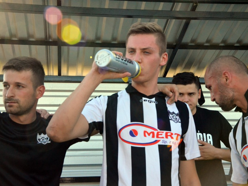 Gwardia Białołęka przegrała u siebie z Zametem Przemków jedną bramką. Na trybunach tłumy