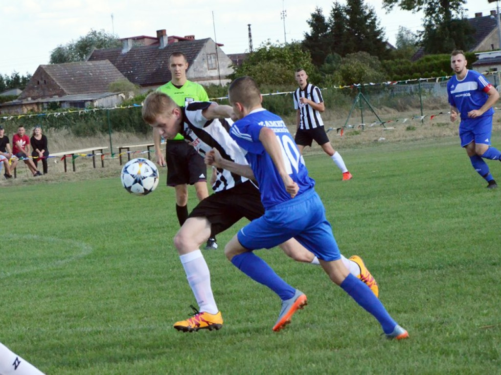 Gwardia Białołęka przegrała u siebie z Zametem Przemków jedną bramką. Na trybunach tłumy