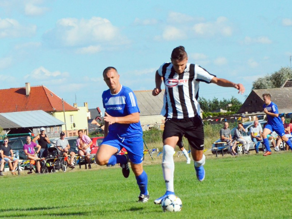 Gwardia Białołęka przegrała u siebie z Zametem Przemków jedną bramką. Na trybunach tłumy