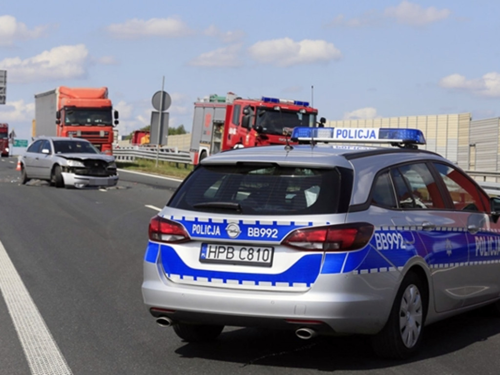 Pijany kierowca busa spowodował wypadek na S3 w pobliżu Głogowa! Jedna osoba ranna