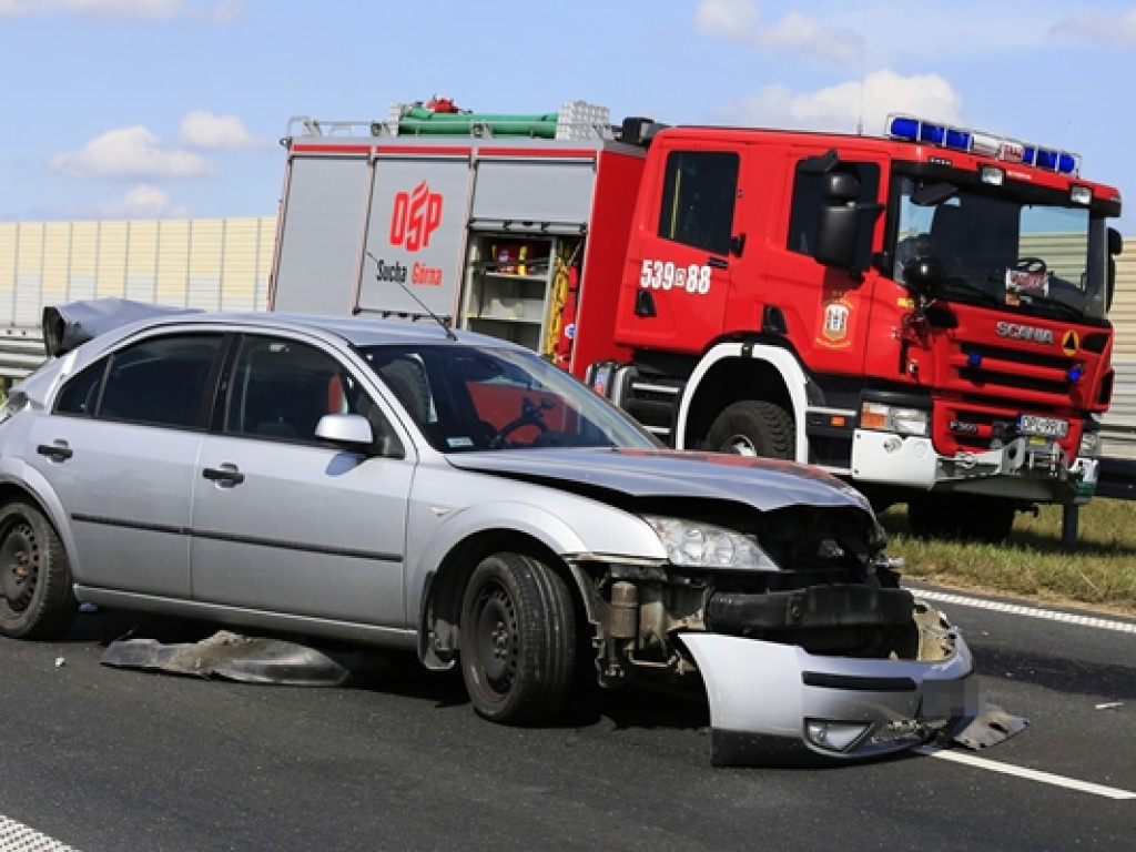 Pijany kierowca busa spowodował wypadek na S3 w pobliżu Głogowa! Jedna osoba ranna