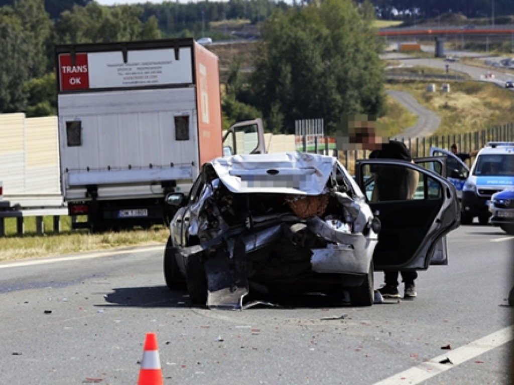 Pijany kierowca busa spowodował wypadek na S3 w pobliżu Głogowa! Jedna osoba ranna