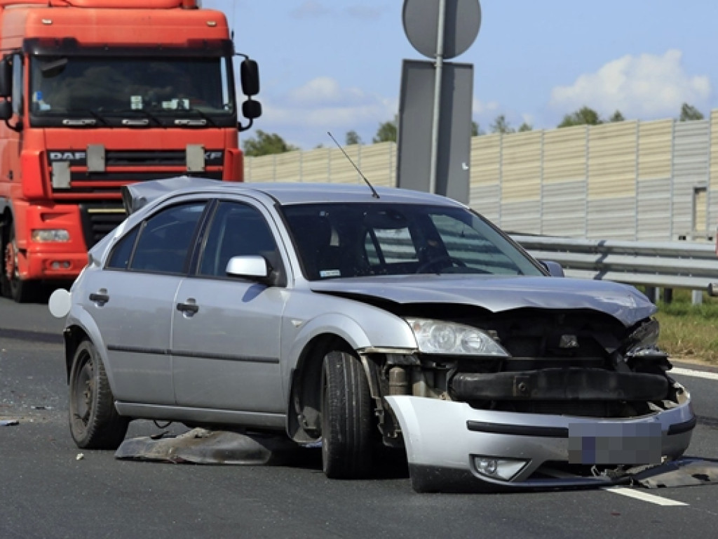 Pijany kierowca busa spowodował wypadek na S3 w pobliżu Głogowa! Jedna osoba ranna