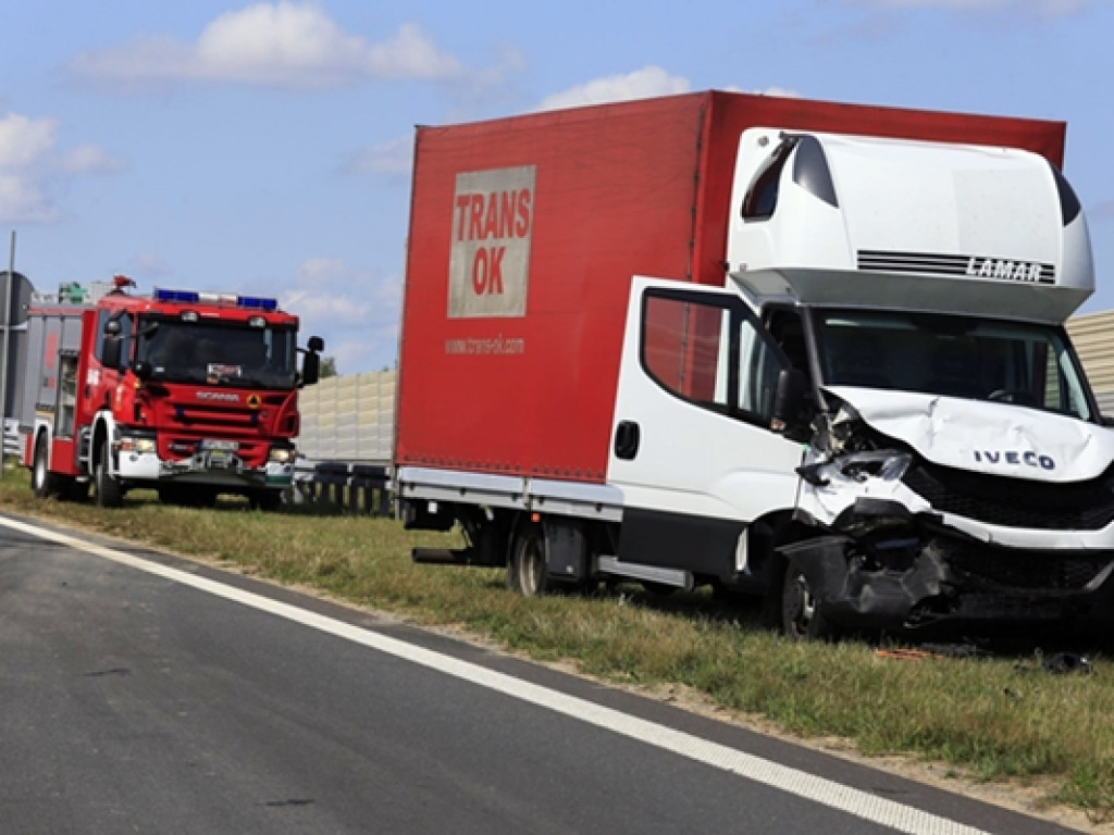 Pijany kierowca busa spowodował wypadek na S3 w pobliżu Głogowa! Jedna osoba ranna