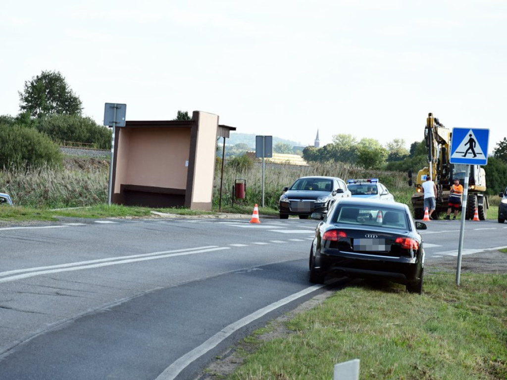 Koziołkowała i wylądowała w trzcinach. Kiedy wyprzedzała, drogę zajechał jej inny kierowca