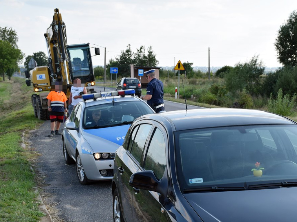 Koziołkowała i wylądowała w trzcinach. Kiedy wyprzedzała, drogę zajechał jej inny kierowca