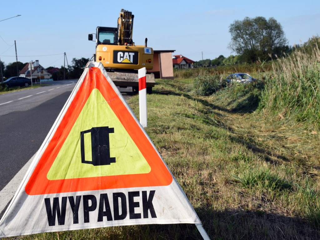 Koziołkowała i wylądowała w trzcinach. Kiedy wyprzedzała, drogę zajechał jej inny kierowca