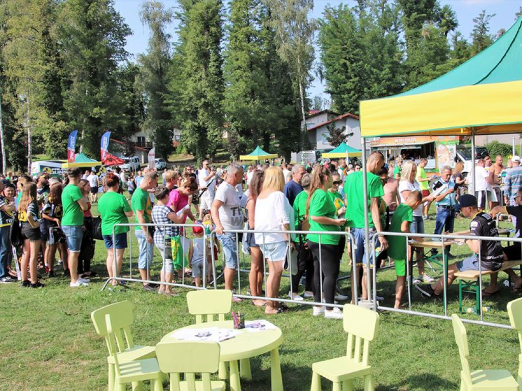 Żużlowcy Falubazu Zielona Góra odwiedzili Sławę. Można było zrobić fotkę z Patrykiem Dudkiem