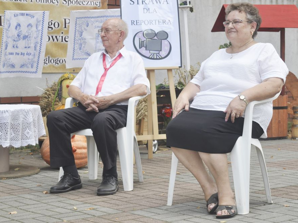 Seniorzy świętowali! Dzielili się chlebem i życzyli sobie wszystkiego co najlepsze
