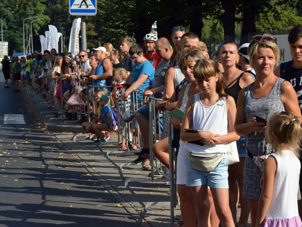 Około 500 osób biegło w upale podczas historycznych zawodów z okazji rocznicy Obrony Głogowa