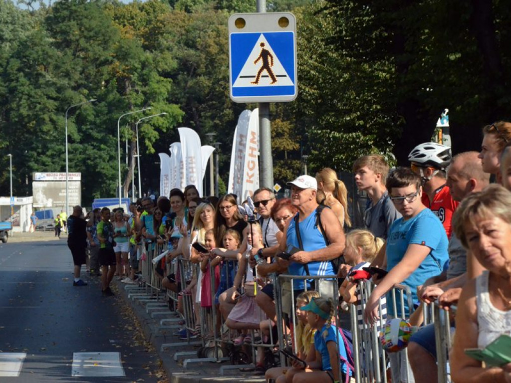 Około 500 osób biegło w upale podczas historycznych zawodów z okazji rocznicy Obrony Głogowa