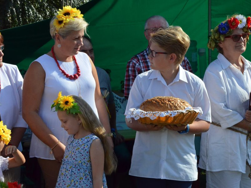 Świetna atmosfera podczas dożynek w Jaczowie! Rolnicy dziękują za plony