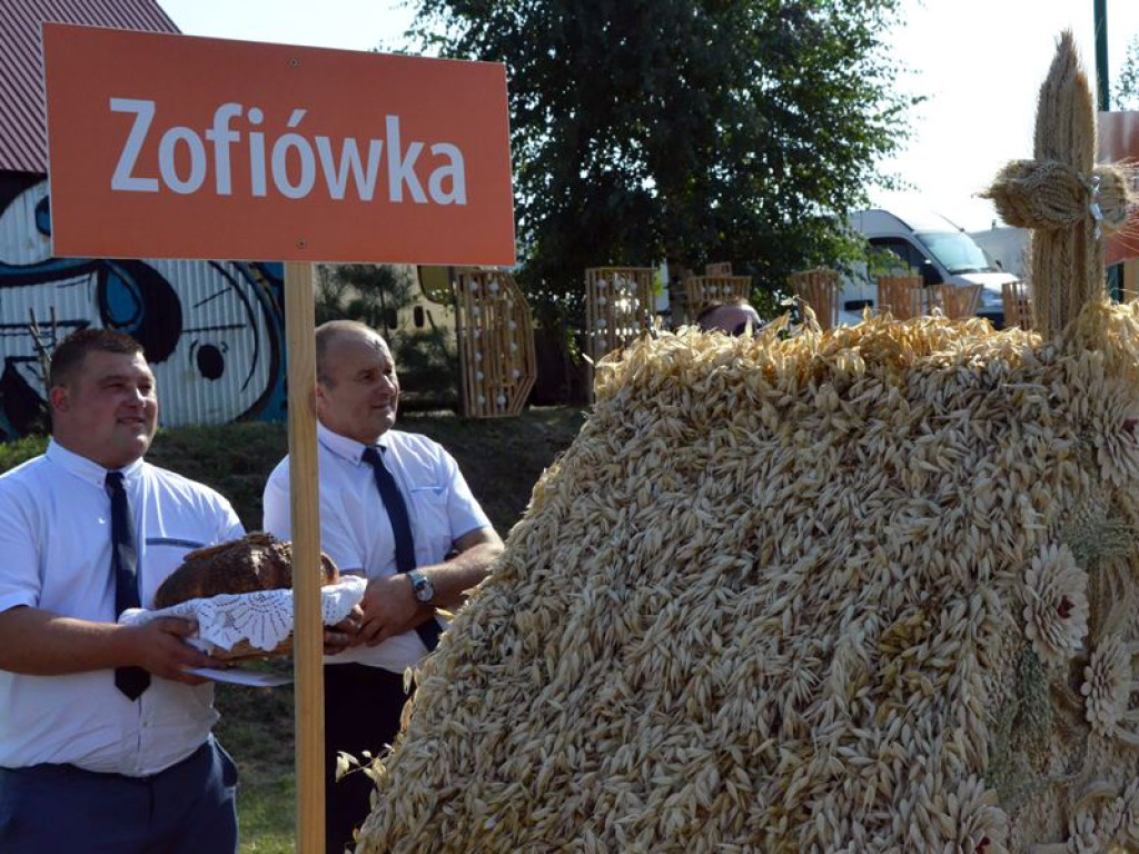 Świetna atmosfera podczas dożynek w Jaczowie! Rolnicy dziękują za plony