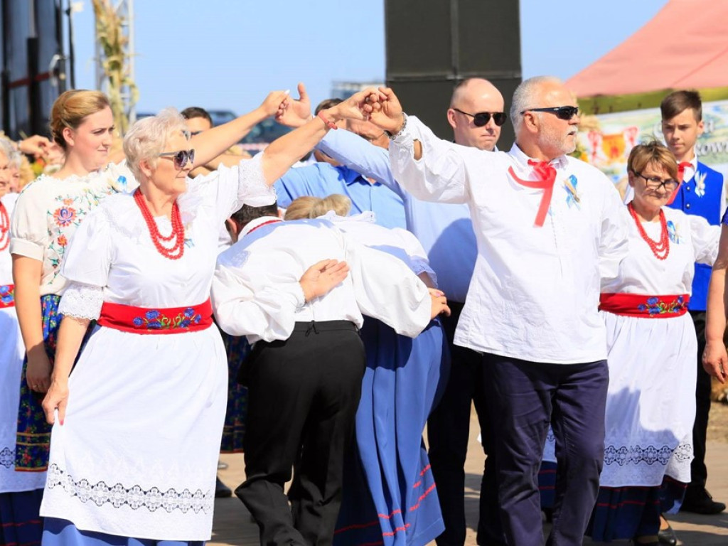 Gminne dożynki w Bukwicy. Jest barwnie i kolorowo